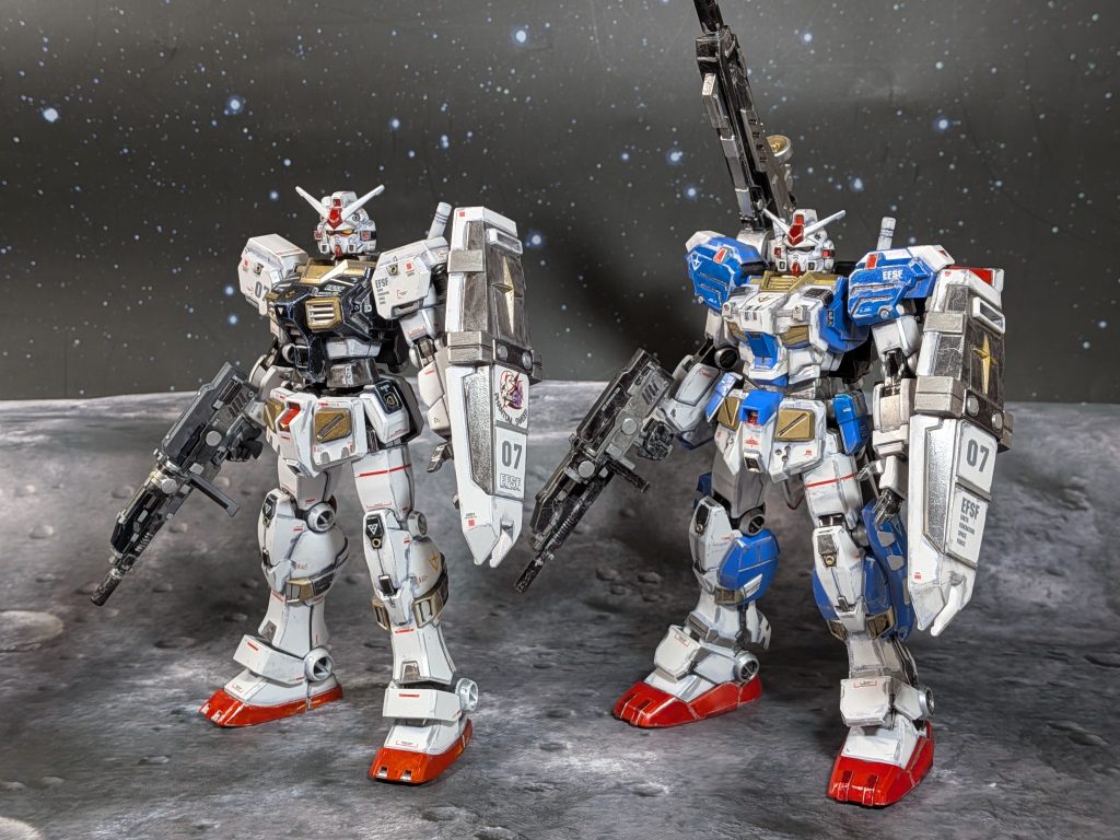 最後に、フルアーマーガンダム７号機との比較色味とデカールが違うせいか、とてもアーマーを着脱しただけとは思えない……(gandam2)だって、合わせるのが面倒だったんだもん(gundam-kao4)