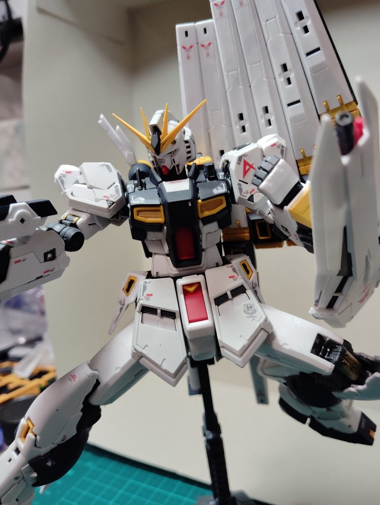 RG　νガンダム　(全塗装小6)
