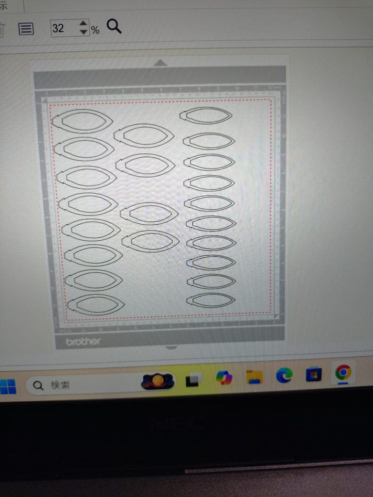 最後に今回スキャンカットと言うのを買い、パソコンで図面作成しカット接着し後はひたすらヤスリ作業でした。最初は100均のプラ版0,3で作り、決まったらタミヤプラ版0,3で作成しました