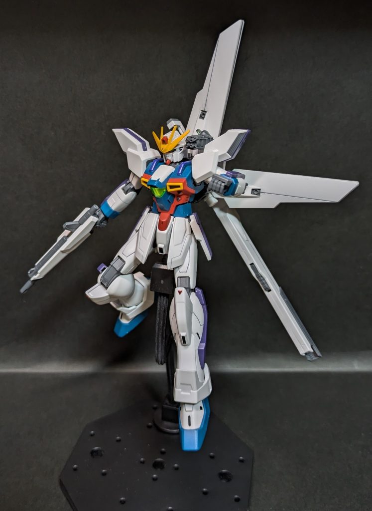 他のMSから流用して増設されたショルダーバルカン。箱絵とかOPとかでは外されがちな兵装ですwwwちなみに、ちょっと古いキットなので可動域は今のほどでは無いのですが、それでもよく動いて楽しいキットです！