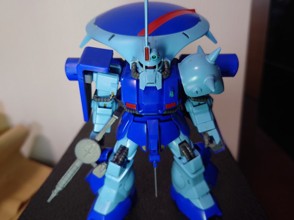 ハイザックのシールドとスパイクアーマーを付けて部分塗装してます。
