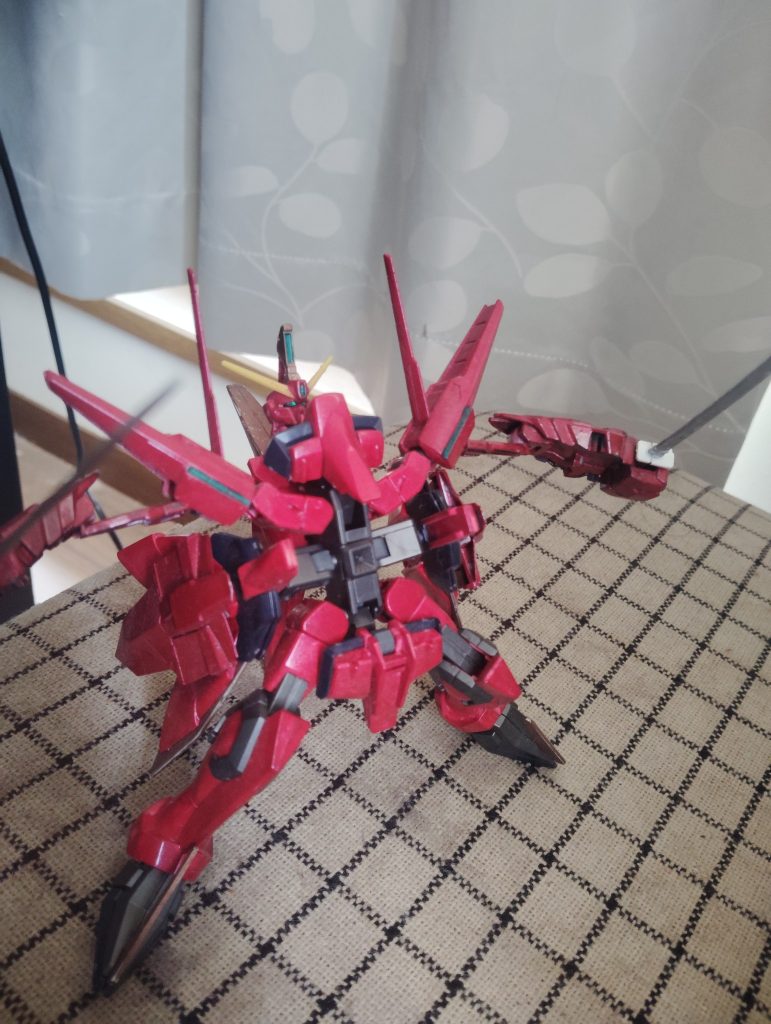 ビルドファイターズ見てた時、対抗して作ったと思います。スキュラ展開してビームがスペシャル技今思うと、ボコボコされる未来しかなかったな。