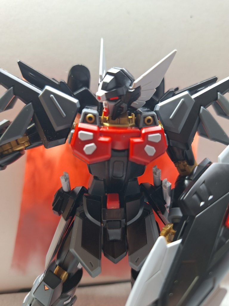 悪そうな顔のガンダムをコンセプトに製作　SDの頑駄無闇大帝のような　面構えでしょうか？意外ときにってます。