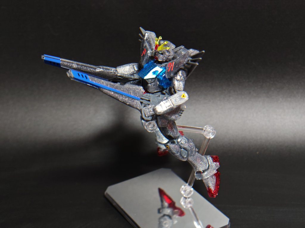 MGのガンダムF91は持っているのでいつか組んで、質量を持った残像ごっこしたいですね