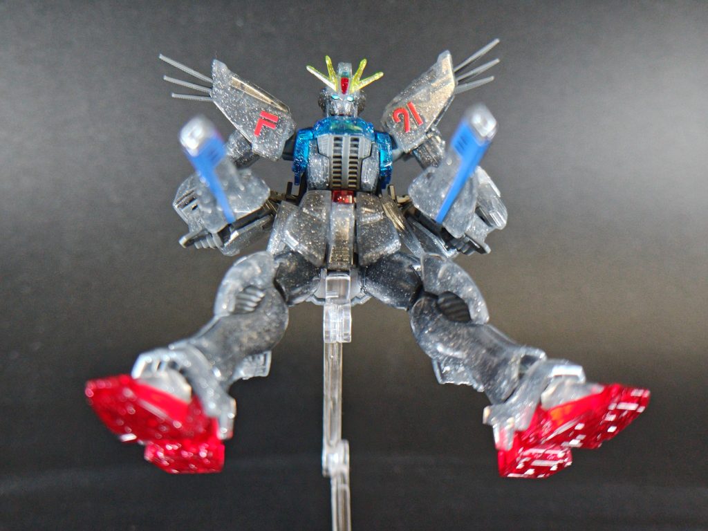 通常のHGガンダムF91も組んでましたが、ヴェスバーとバックパックを繋ぐアームが、折れてしまってるのでツーショットは無し