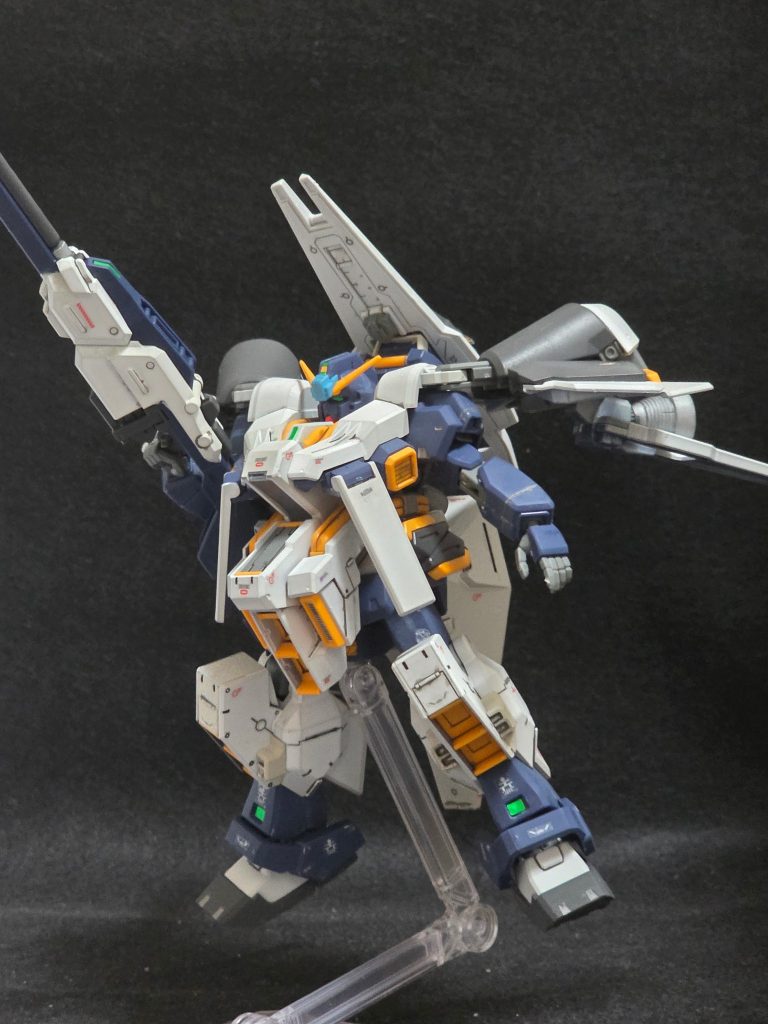 にしても、自分の作品ってモノトーン多いですよね…