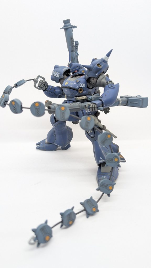 チェーンマインの黄色、シタデルカラーを爪楊枝でチョンチョンと塗りました(zaku-kao5)隠蔽力あるから楽でした(zaku-kao6)