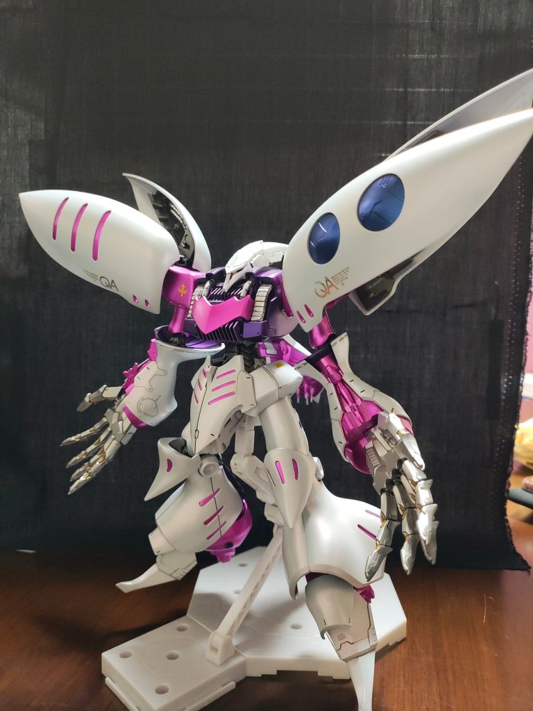 ハマーン様はテカテカが似合うと思いパール塗装したのを覚えています。