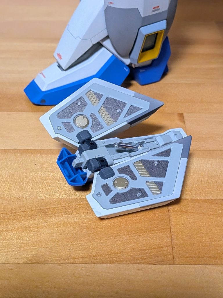 珍しくアーマー内部のも塗り分けてみましたが、やはり見ないな。もうやらない。足首辺りから出でるカバーが妙なラインだったので修正してます。