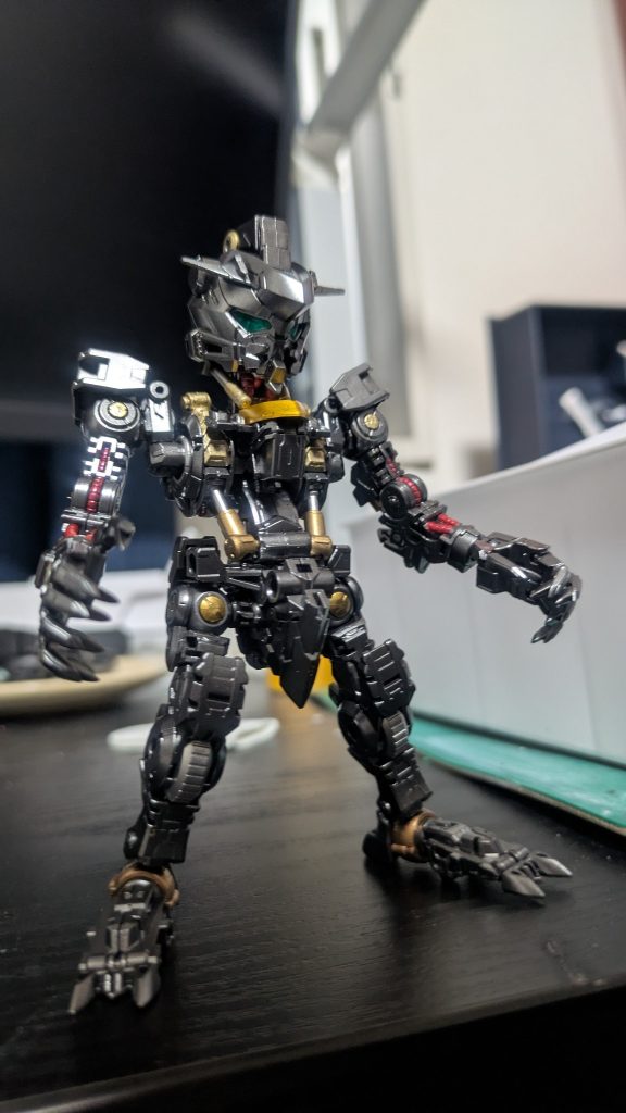 鉄血機体はフレームやってなんぼということでフレームは各社のメタリック系を使って塗装。