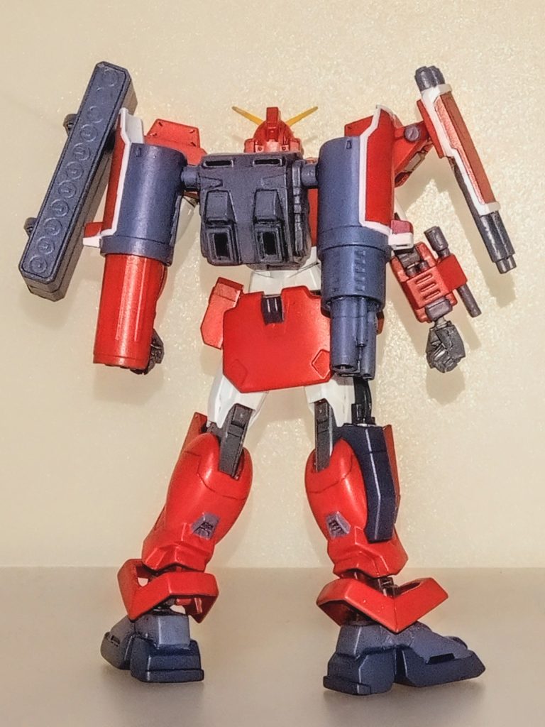 背面。主にキットにHGAGE1ノーマルのパーツを組み込んで現代風のプロポーションにしたことです。HGAGE1ノーマルは可動範囲に優れているので、一時期旧キットの改修によく使用していました。
