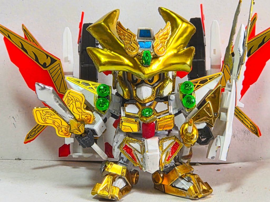 Gジェネエターナルで三代目引き当てたのが嬉しくて勢いでバトルマスク作りました。(太陽の軍配/鳳凰剣も作り直しました。)メッキ塗装はシュナイダーミラーエフェクトを使用、こちらはペンでしか国内で販売していない代わりに乾燥時間が短く1～2時間程で素手で触れる程乾燥が早いのでモロトフリキッドクロームだと1日以上待たないと出来ないクリア塗装もすぐに出来るので急ぎの際は重宝します。