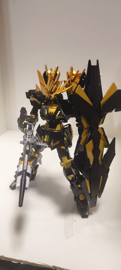 ゴールドにクリアオレンジで陰影をつけました。