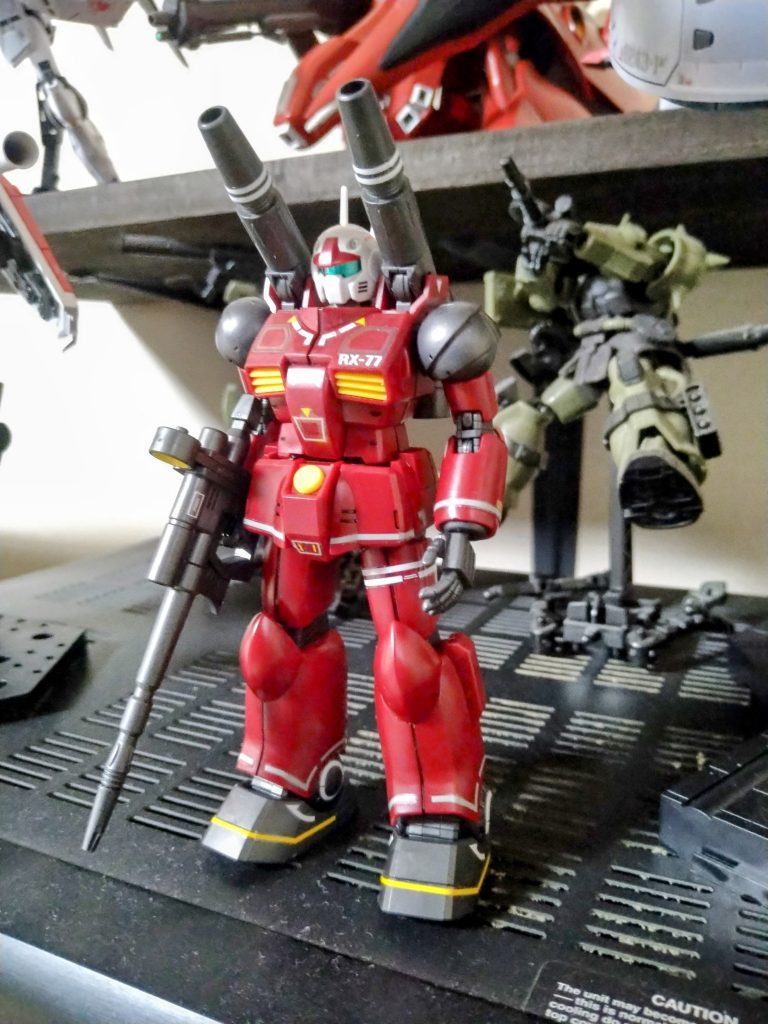 少し黒みの強い赤でデカールを貼ってスミ入れだけでもめちゃくちゃカッコいいです。