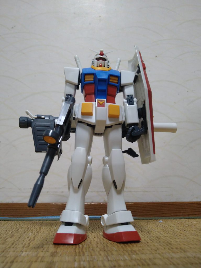 もう一つの主役、ガンダムMGRX78-2ガンダム ver2.0です。シンプルでアニメ版に近くて今でも人気の機体です。