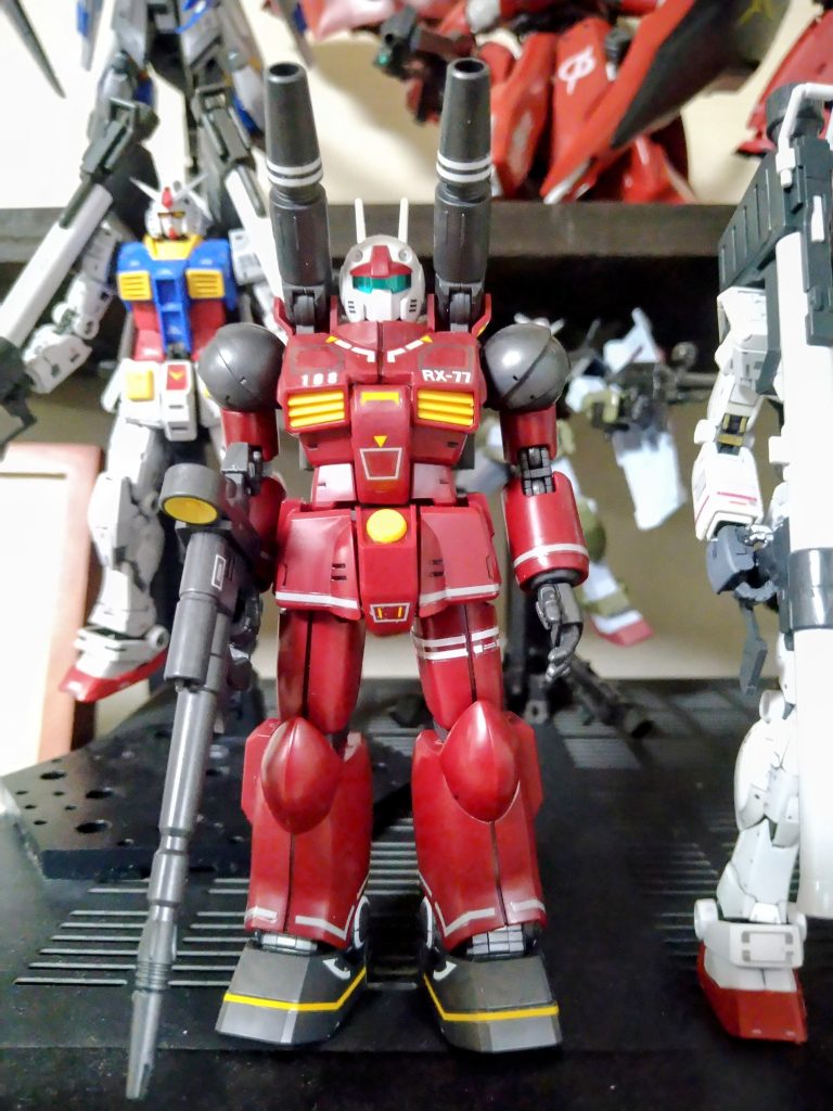 そして劇場版ではガンタンクではなくガンキャノンが2機になっていました。で、リアルタイプカラーのガンキャノンを選びました。