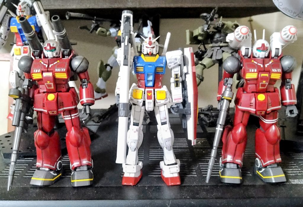 そしてガンダムとの3ショットです。マッシブなガンキャノンのカッコよさが目を引きます。