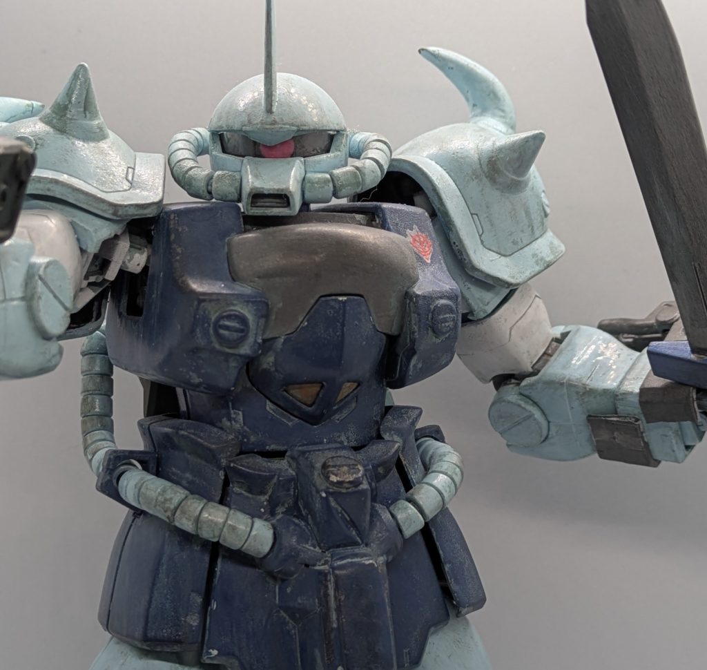 本体は胸をパテで多少盛って、モールドの装飾とハンドパーツを市販に交換。武装は好みでMMPを持たせました。&nbsp;