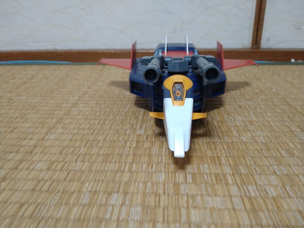 機首が長くシュッとしたカッコいい戦闘爆撃機です。