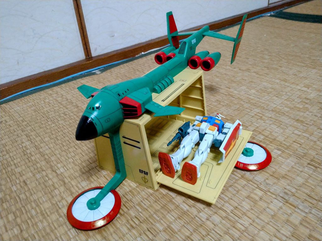 ガンダムを輸送するためやミハルが操縦席から撃てなくなったミサイルを、コンテナの予備発射装置から発射してズゴックを撃破しながらも爆風で海へ投げ出されてしまい帰らぬ人となりカイが泣きながら悔しがるシーンは今でもハッキリと覚えています。