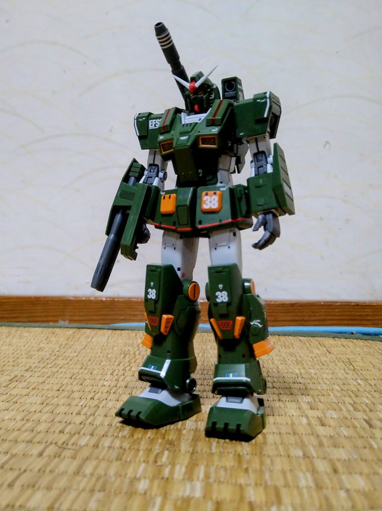 スミ入れとデカール貼りのみです。