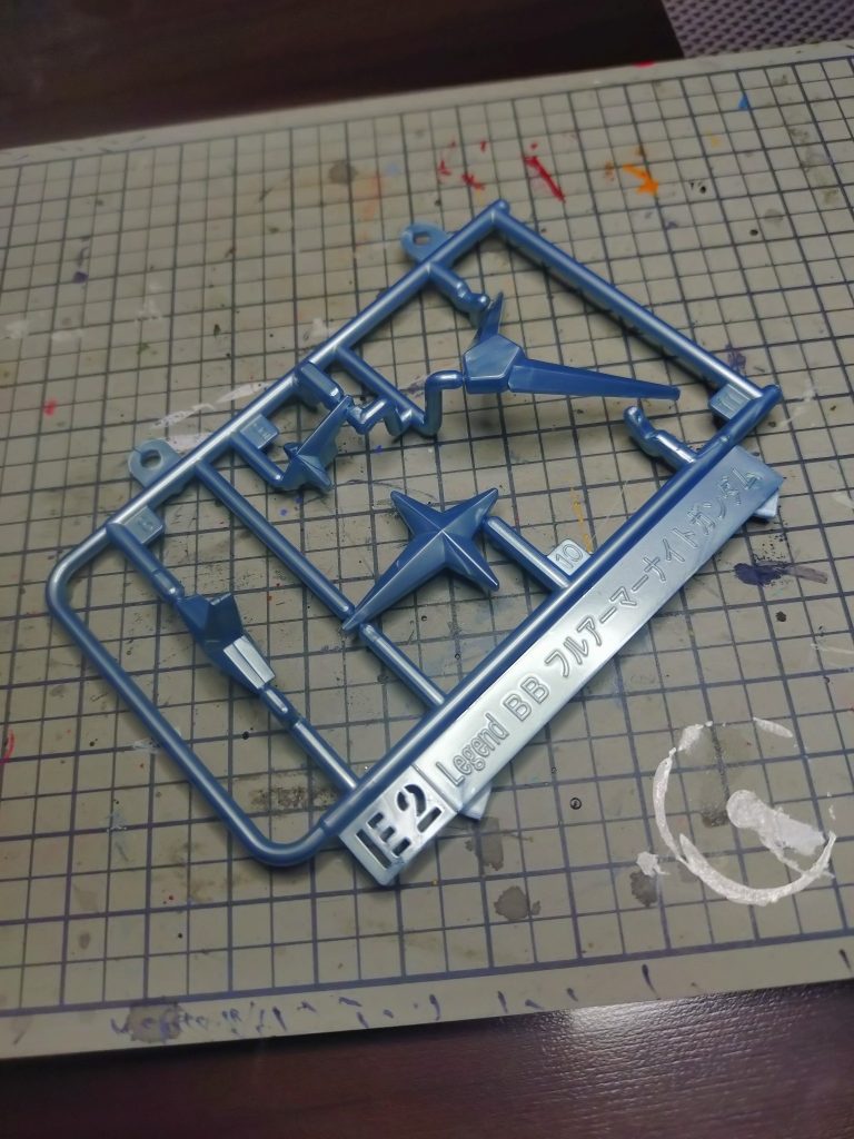 全塗装にあたりメッキパーツもしっかり処理。シンナーからのブリーチでさっぱりしました。