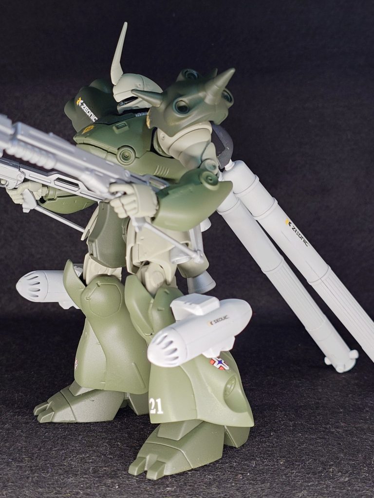 サイドショット②デカールには所属部隊だったランバ・ラル隊のマーキング