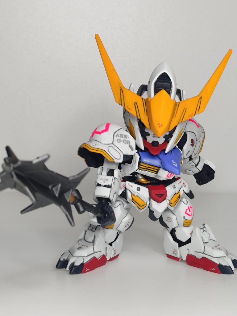 メイス全体的をスターブライトアイアンで塗装。こちらはポイントでゴールドを差し色にしてます。SD特有の接続軸は切り落とすとポッキリいきそうな気がしたのでそのままにしました。