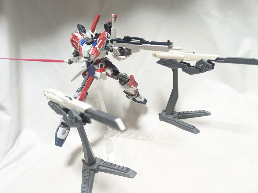 ナラティブガンダムをベースに、サテライトキャノンを使用し、ロングレンジフィンファンネル化しました。