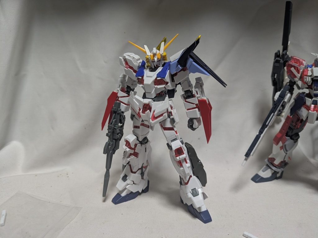 最近始めたベイブレードXからインスピレーションを得て作りました。ヘルズリーパーというベイを元にユニコーンガンダムに「刈り取る」「切り裂く」というイメージを取り込んだ結果エールストライカーの羽を加工し、クローを作製し、その他の要素はその時その時で考えました。
