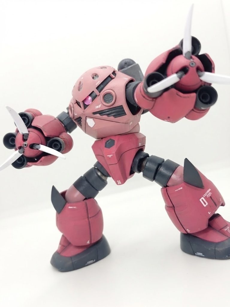 アイアンネイルスポンジやすりで研いだだけです。手のひら？の機銃部分と爪の根元部分にちょこっとニュートラルグレーで差し色。