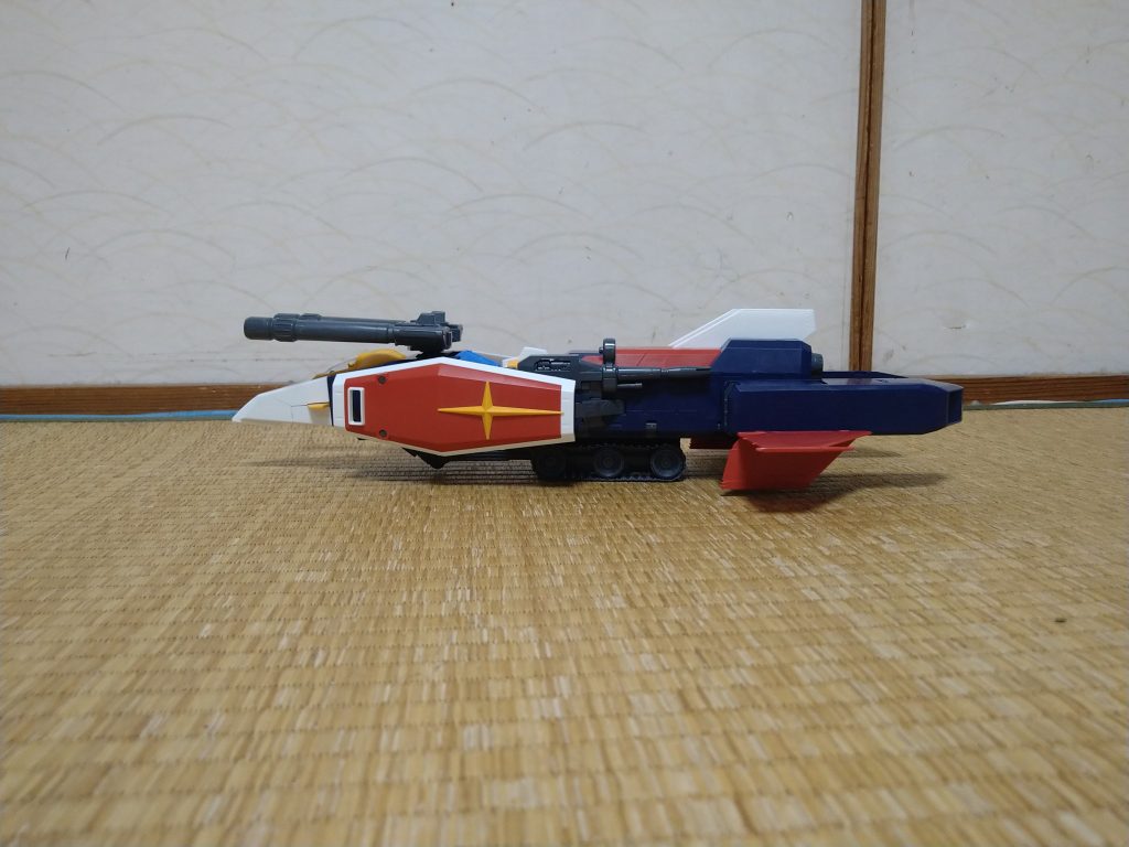 やはりMGは大きいのでHGのGアーマーとは迫力が違います。