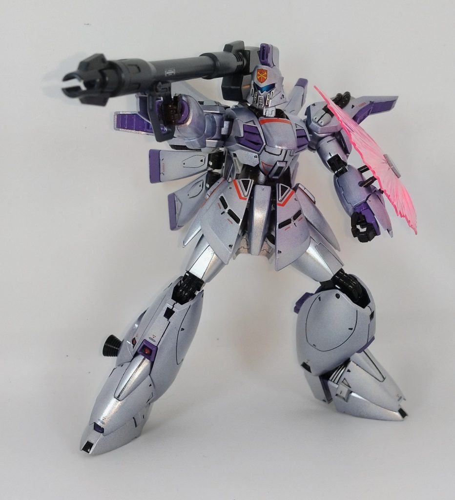 RE100始めて組みましたが、おっきくなったHGって感じです。おっきくなった分パーツ色分けも結構しっかりしていて良い！