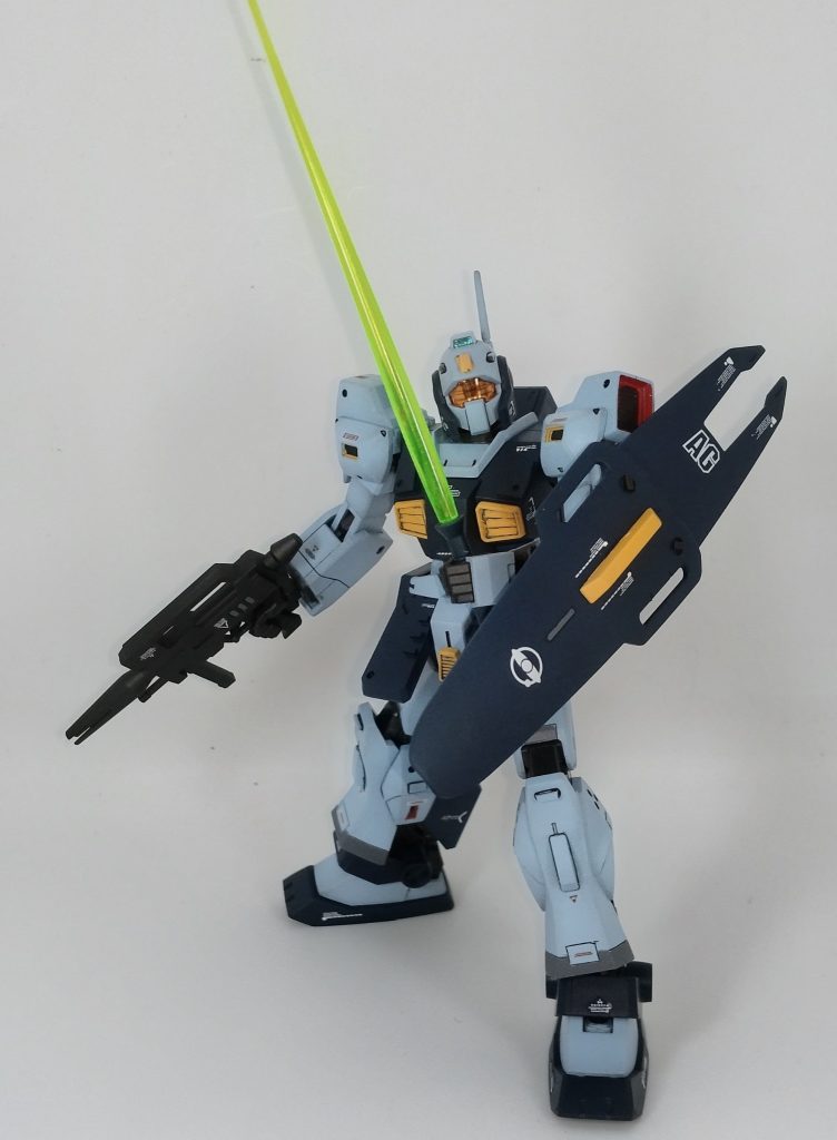 ジムスナⅡ意識したカラーリングで作ってみました。ジム系列機体は初めてだったのですが、作ってみると想像よりカッコよくて大満足です。