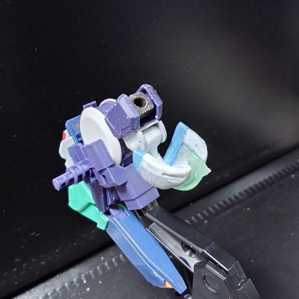 セミスクラッチでウサギコウモリ型支援機ラビアンバットの上顎下顎を作成しました!噛み合わせはなかなか良さそうですね口を開けるとメガ粒子砲がお出迎えしてくれますこの支援機は今改造しているウーンドウォートとの合体を想定したギミックを仕込んでいますので、ギミックについては完成品の投稿時にお見せしますね!さて、本体の方も追加で改造を加えていますウーンドウォートで言う所のブーストポットが付いていた部分の3ミリ穴が丸出しだったので、ウサギの尻尾を模した尻尾カバーを作成しましたプラ板と瞬間接着剤を使って削り出しに挑戦しています骨組みを先に作成したので球体でしたが作りやすかったですねついでに着脱可能なビームエフェクトで尻尾の少し跳ねてる毛を表現しています本日はここまで〜!明日はラビアンバットの翼の装飾ですかね最近暑い日が続いていて夏バテ気味なので、今日はゆっくり休みます!本日もご覧いただきましてありがとうございました! (4枚目)