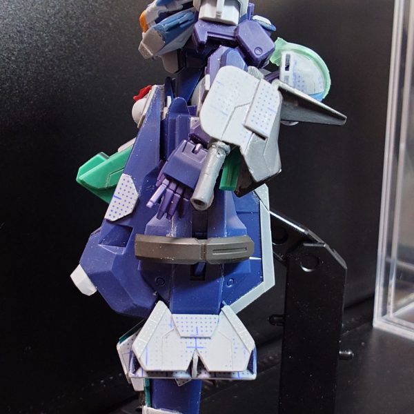塗装前の最終準備として、各所にスジボリとプラ板を追加しました！ついにここまで来ましたね！使用する色については決めているので、後は配色を考えるんですけれども、せっかくなので今度配信とかでやれたら嬉しいなと思ってます！お絵かきソフトで実際塗ってみて配色決めますね！塗るのが楽しみです！（3枚目）