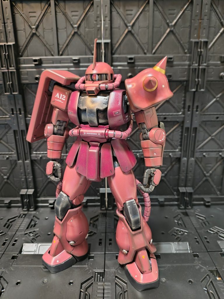 今作も水性エアブラシ塗装です!黒立ち上げからのシャアピンクで塗装！ウェザリング、ドライブラシして完成!