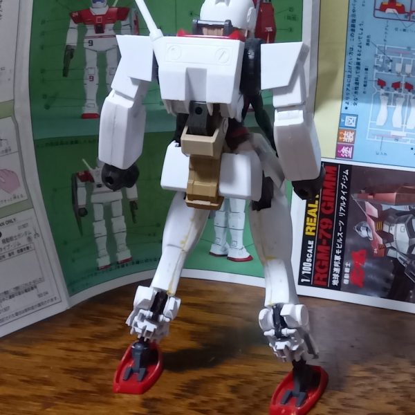 30MSと旧キット1/100ジムを改造してパワードスーツっぽいものを作っています。何気に人生初の美プラです。（2枚目）