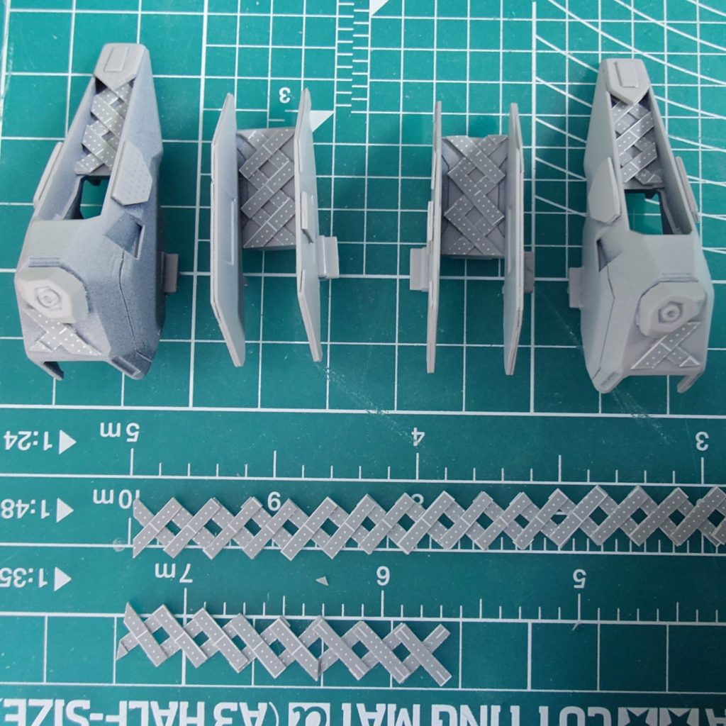 サフを吹いた後に思いついたので格子状パーツを作成したのですが、作りすぎました。まぁまたどこかで使えればいいかなと思います。