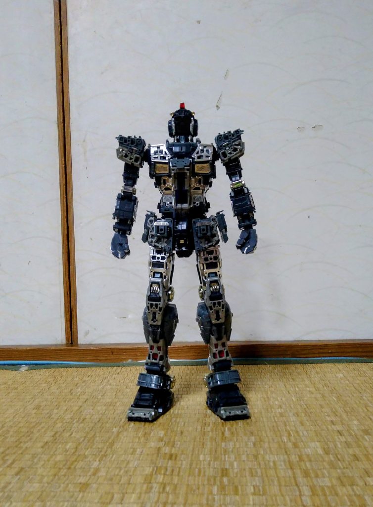 全身が組み上がるとエイジングパーツを貼り付けていきます。一気にリアルさが出てきました。