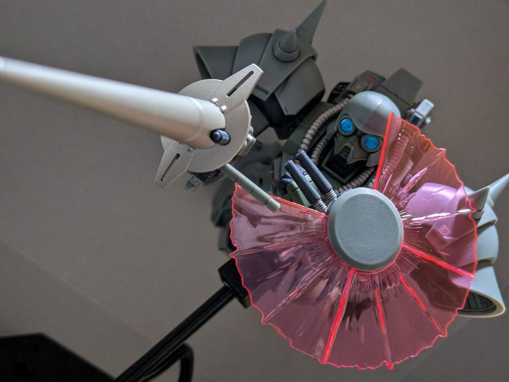 首が結構角度をつけられる作りになってるので多彩なポージングが出来ます✨