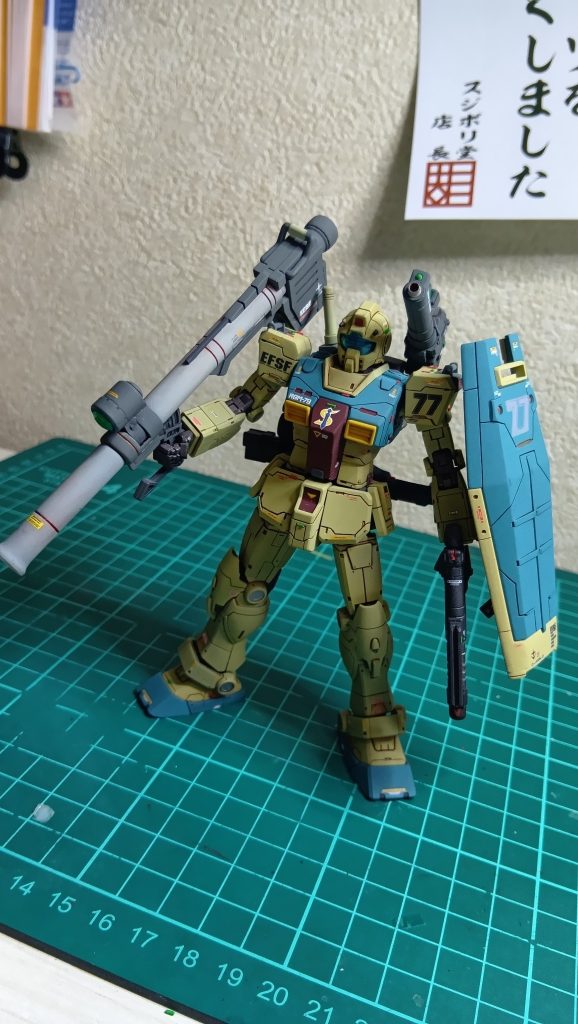 ジムといえばスプレーガン。武器フル装備。