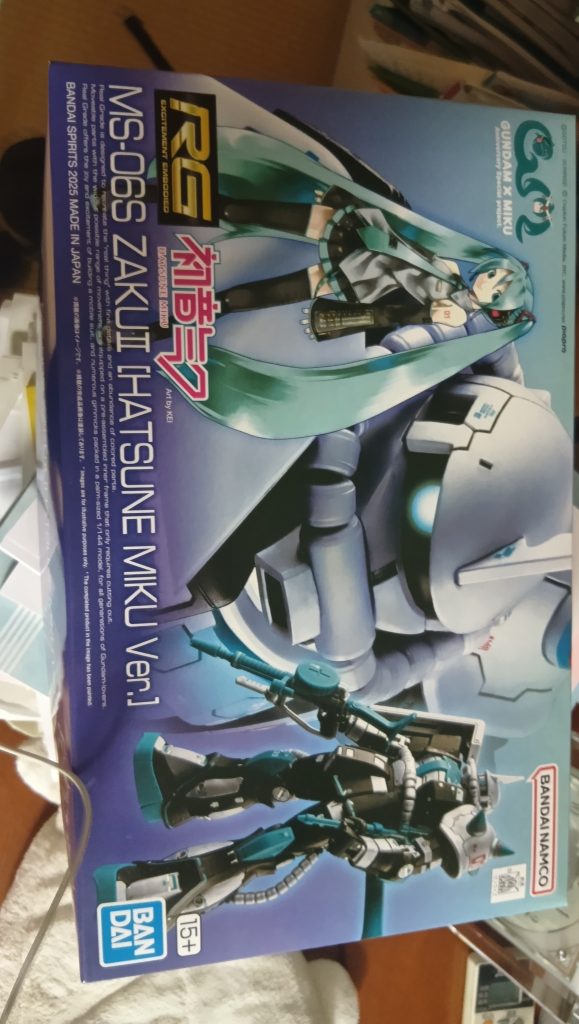 作品名：欲しかったのを買えました<p>ガンダムの方は売ってなかったですが、たまたま見つけてびっくりしました。 ミスが怖くて積みプラ行きです。 プラモ製作うまくなったら作ろうかな</p>
