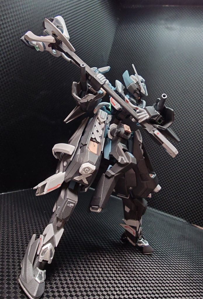 スカルサイス　アックスモード低出力での運用を前提としたナノラミネートアーマー及びIフィールドバリアに対する対抗打です...と理屈つけてますがメイドさんのような機体に重い斧を持たせるというロマンを感じてアックスモードを作成しました。