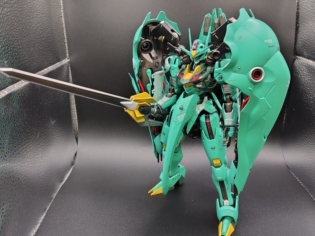 ガンダムエアリアル　ネオ・ジオン製フライトユニット装備