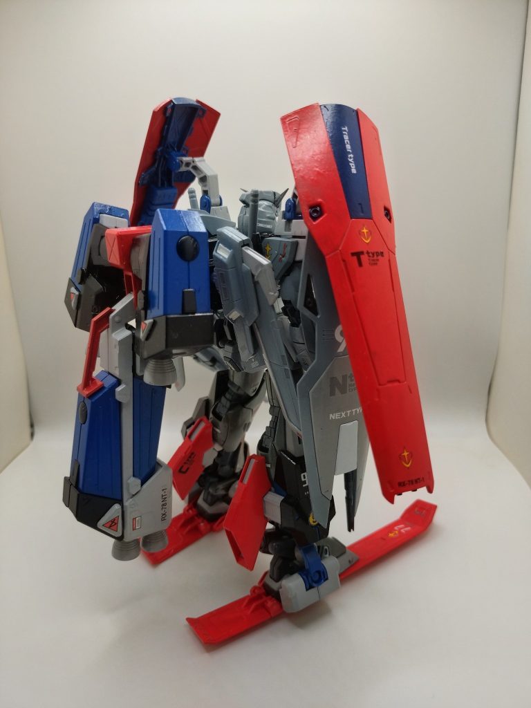 まぁ、妄想のストーリーは置いといて、ホント、ガンダムにスキー板はなんと言うか〜。