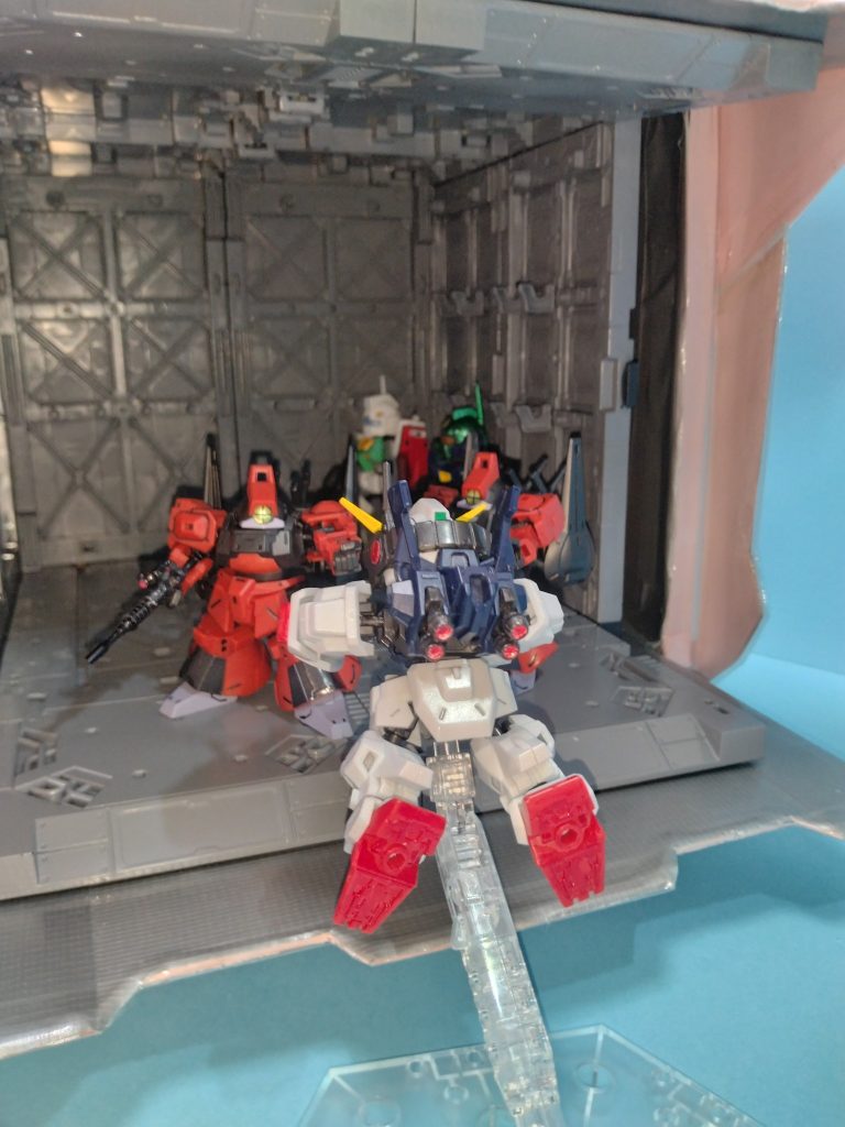 「来たぞ！百式とガンダムだ！」「何、クワトロ大尉！」「落ちるなよ！」「ガンダム!飛べ！敵は私が抑える！」「もっと前だ。」「ちょい前だ！」『わかってる。』