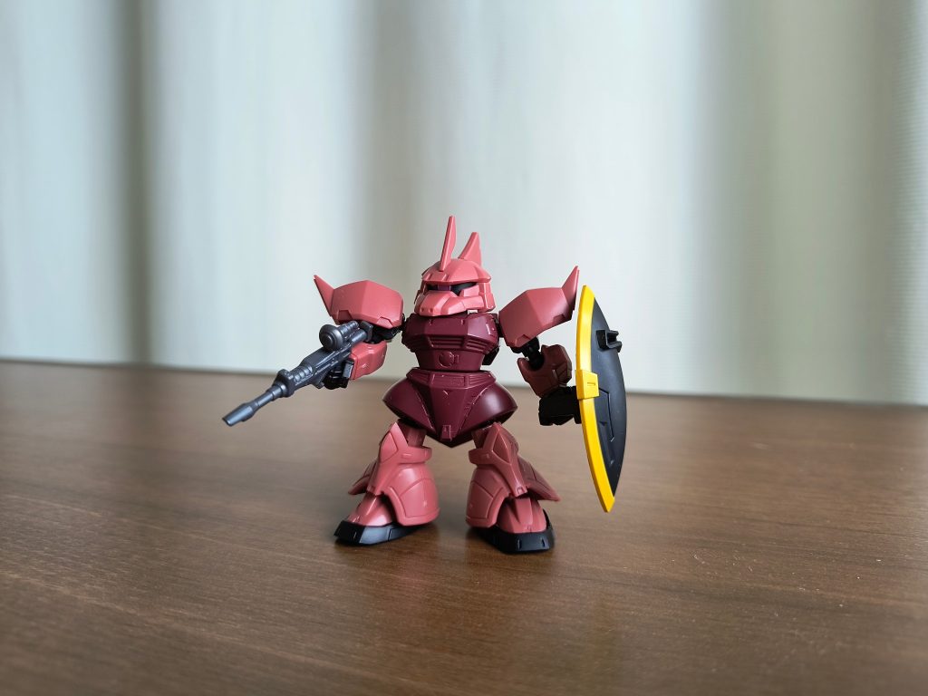 同時に作ったシャア専用ゲルググ膝と腹は色を変えるべきなのにこちらはシールがない