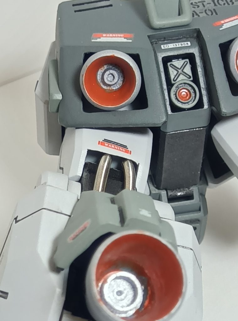 ジムクゥエルのヒザ裏の固定方法です（2枚目）