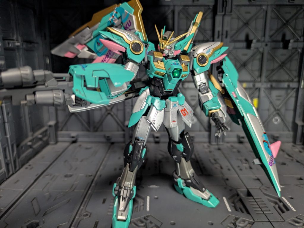 いろいろカラーバリエーション考えたんですが、シルエットが1番しっくりしたのが初音ミクカラーでした😊